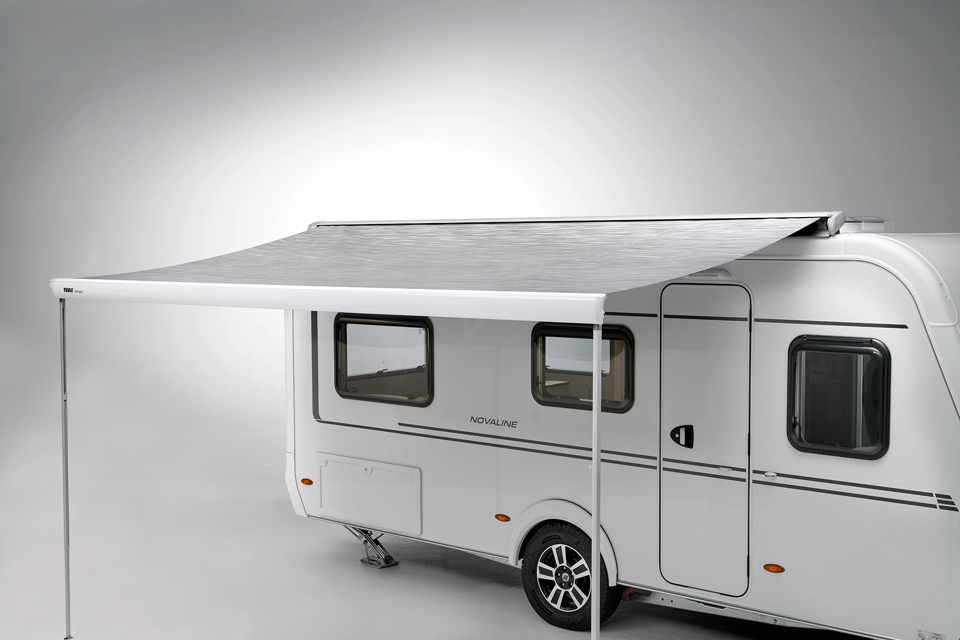 The integrated awning extends the living space and offers protection from sun and rain.