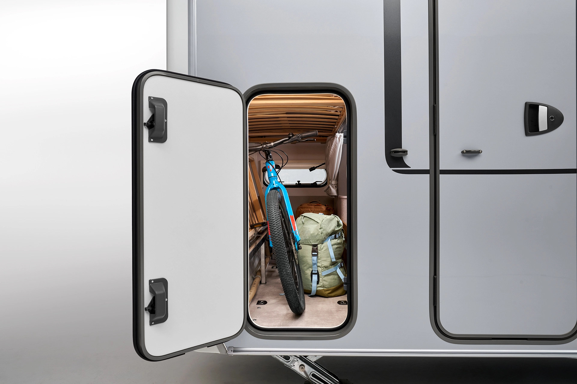 Large garage door for lots of luggage – there’s room for everything.