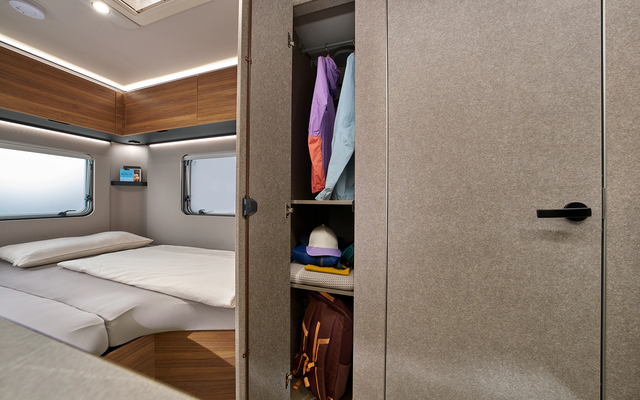 The spacious wardrobe ensures order and lets you find your favorite shirt with just one hand.