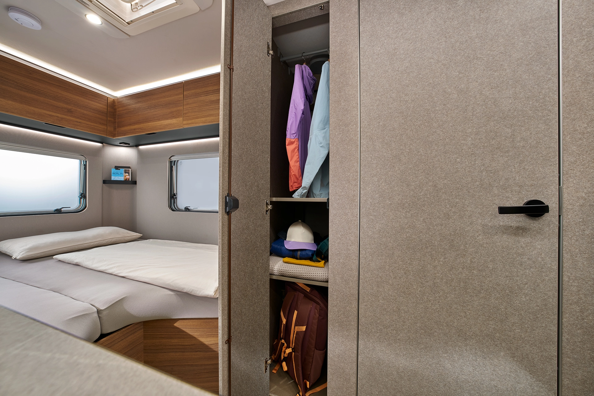 The spacious wardrobe ensures order and lets you find your favorite shirt with just one hand.
