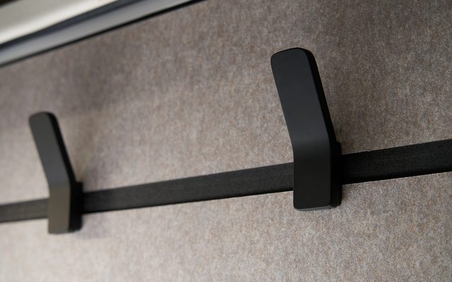 Practically integrated hooks serve as towel holders, key racks, coat racks or much more.