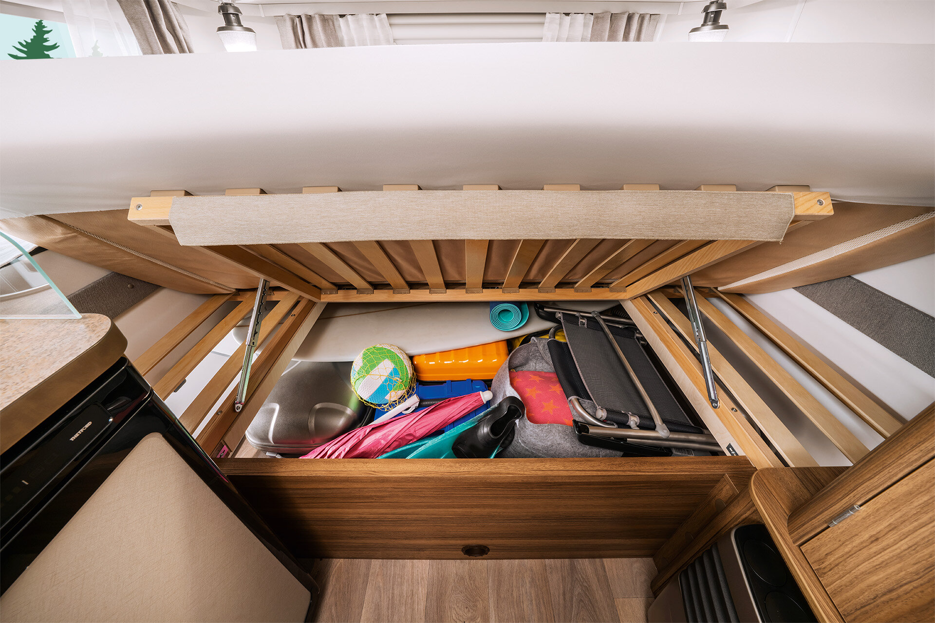 Generous storage space under the beds: You can easily store even bulky items here.