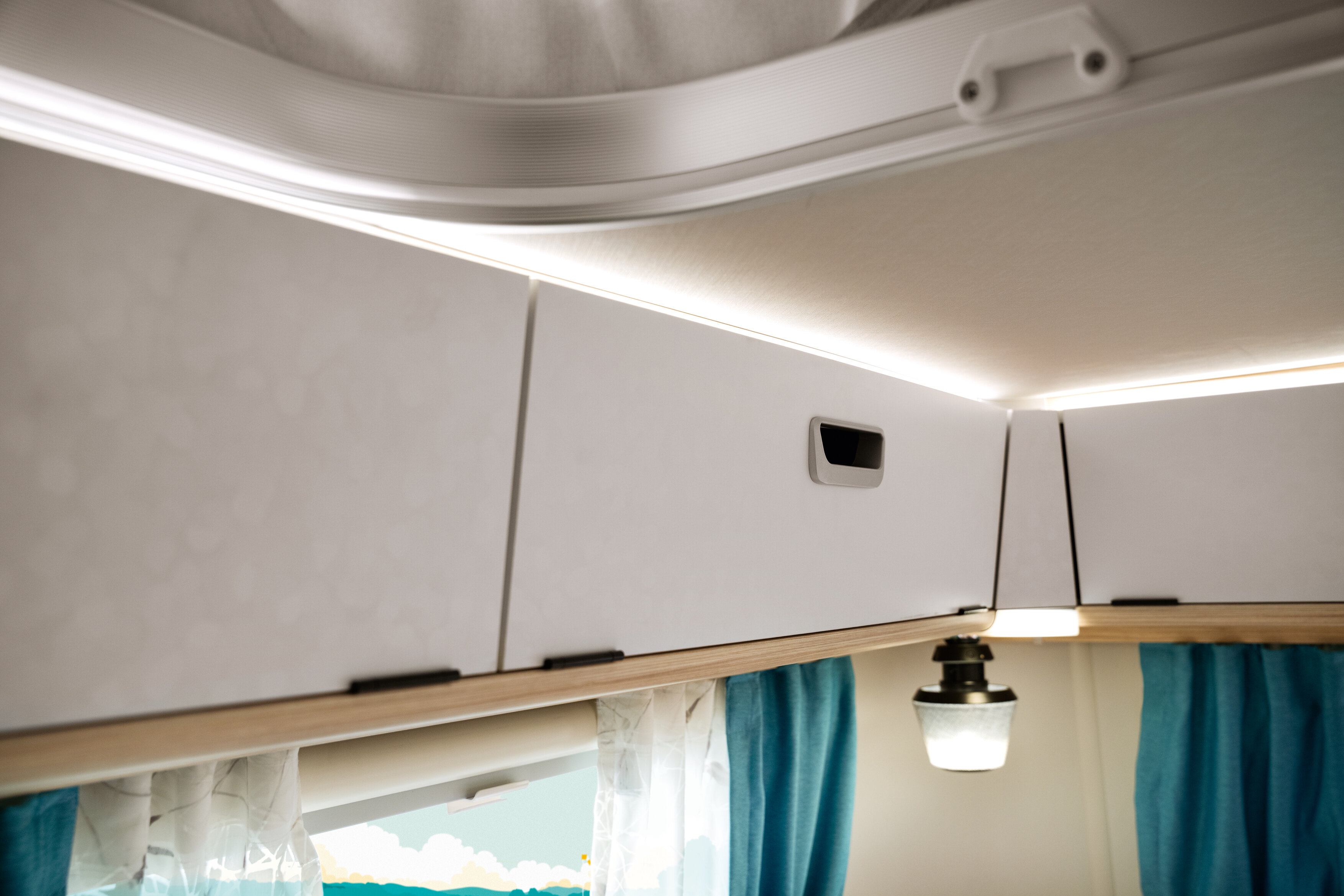 You can easily store lighter items or clothing in the roof storage lockers.