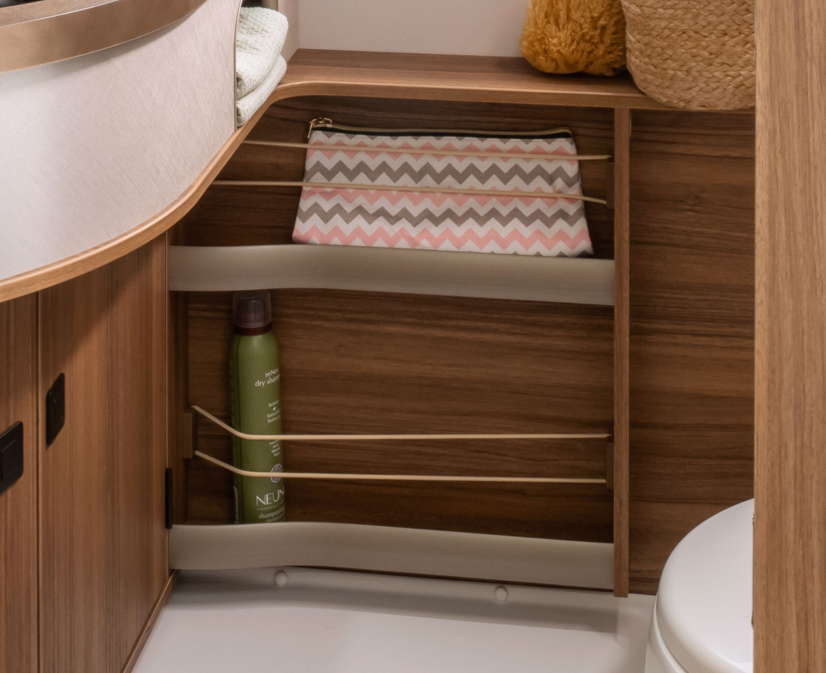 Ergonomic shelves and compartments with integrated straps to secure utensils offer space for everything you need on the go.