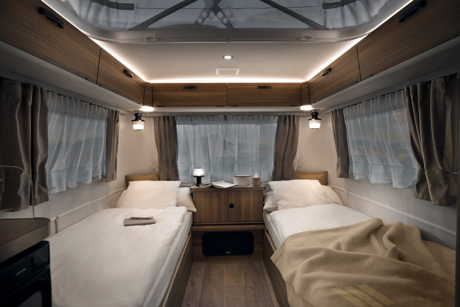 And ensures sufficient light and a pleasant atmosphere in the interior at night.