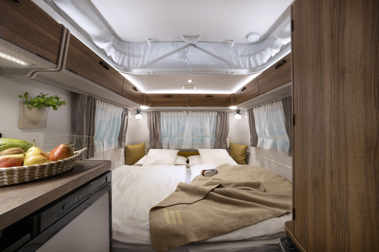 The dimmable lighting provides coziness even during the day.