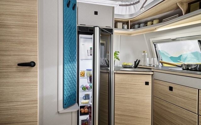 And your ingredients will stay nice and fresh inside the practical, integrated refrigerator with a capacity of minimum 81 litres.