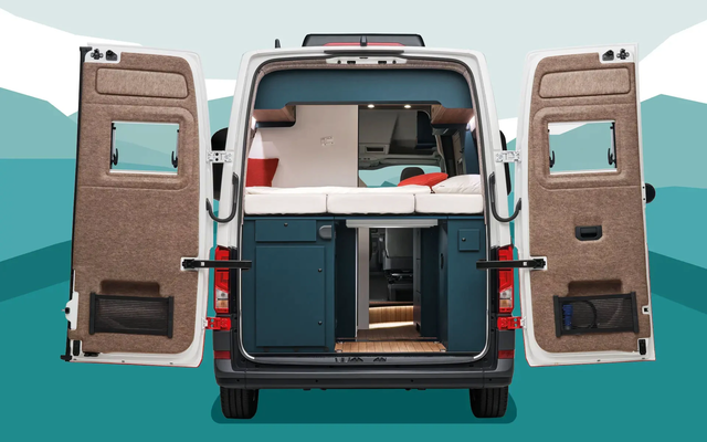 Unter dem Bett im ERIBA Car 600 befindet sich zusätzlicher Stauraum für Gepäck und Campingausrüstung.
