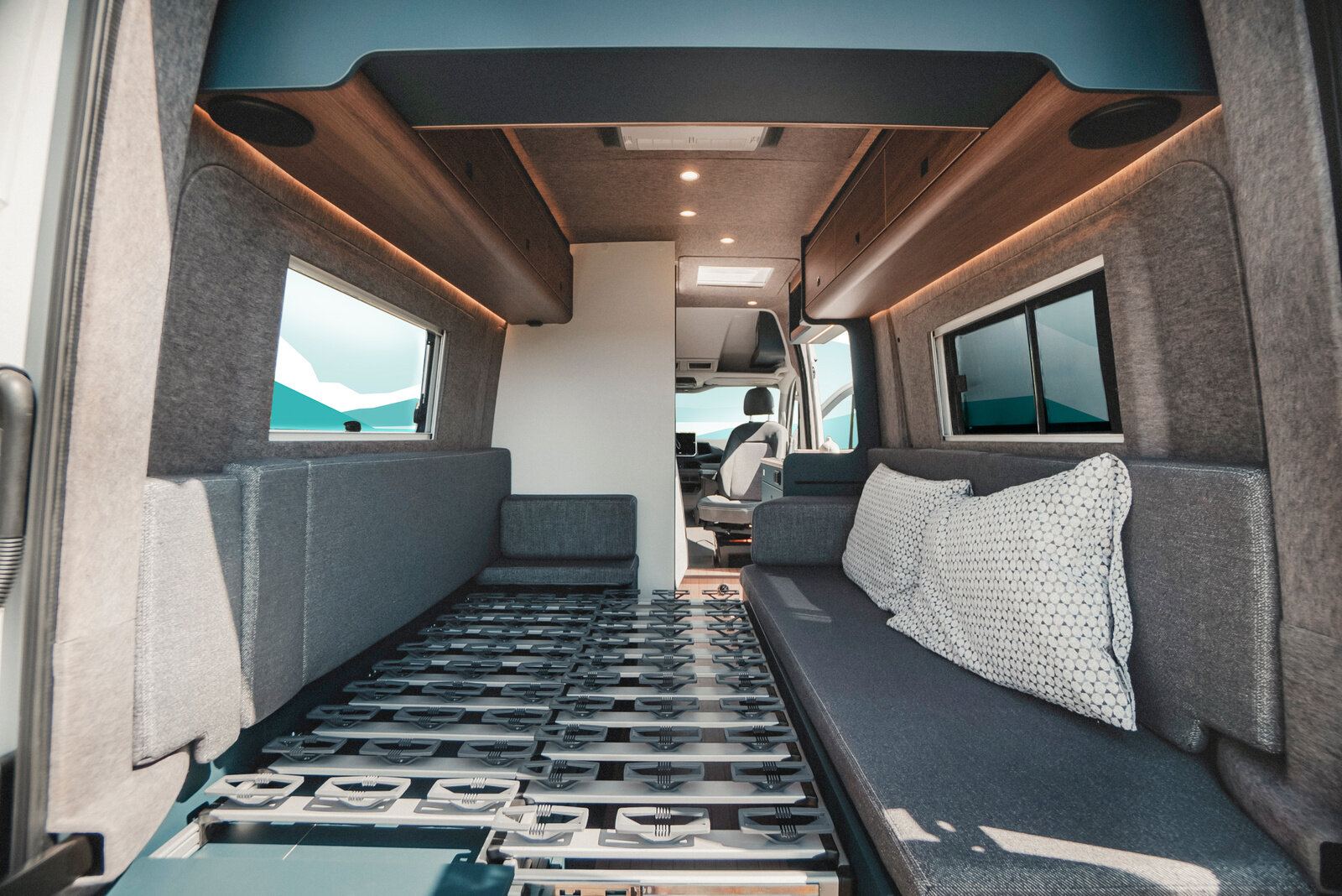 Die integrierten Tellerfedern im Bett des ERIBA Car 602 sorgen für optimale Unterstützung und ein besonders angenehmes Liegegefühl.