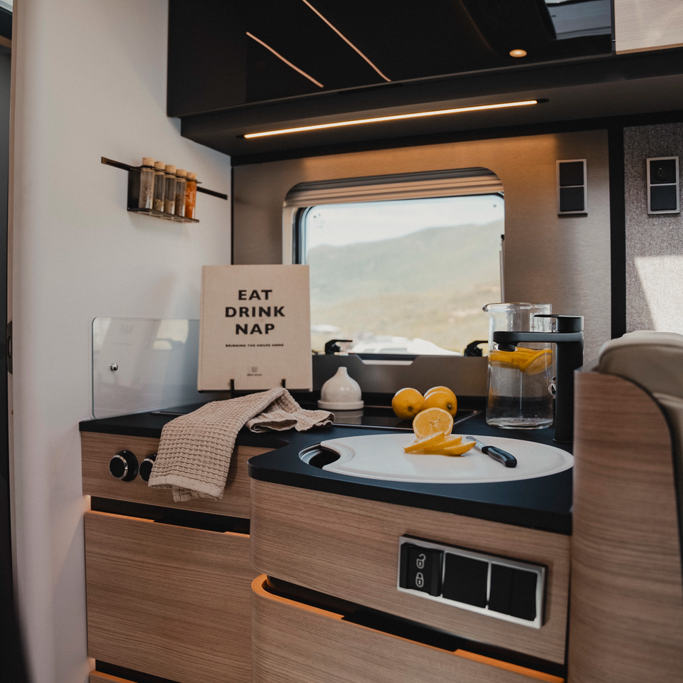 Multifunctional sink cover in the Hymer B‑MC I serving as a practical chopping surface for greater working comfort and optimal use of kitchen space