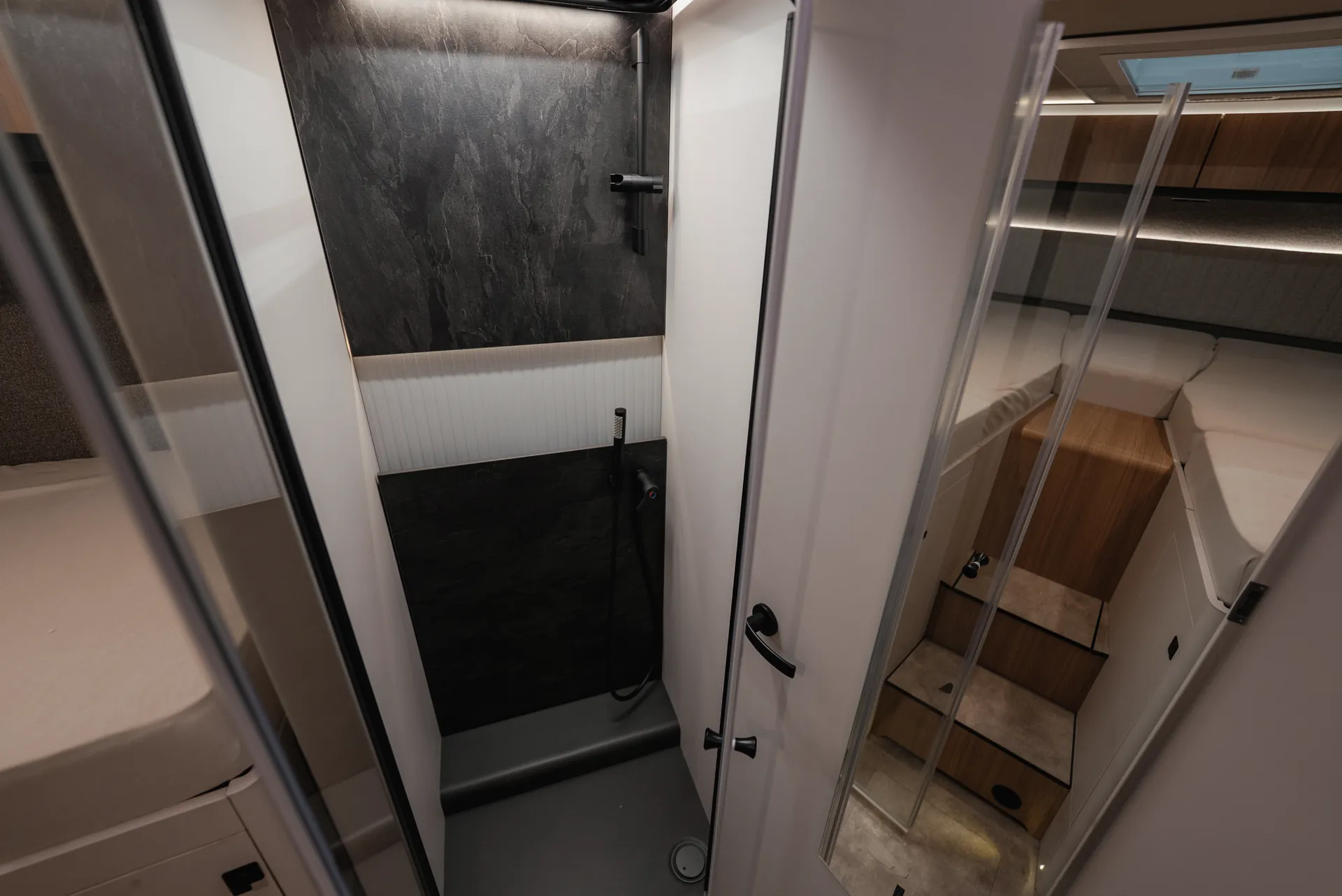 Private Spa and sleeping comfort form a harmonious whole. Thoughtfully designed space solutions create seamless transitions between retreat and relaxation.