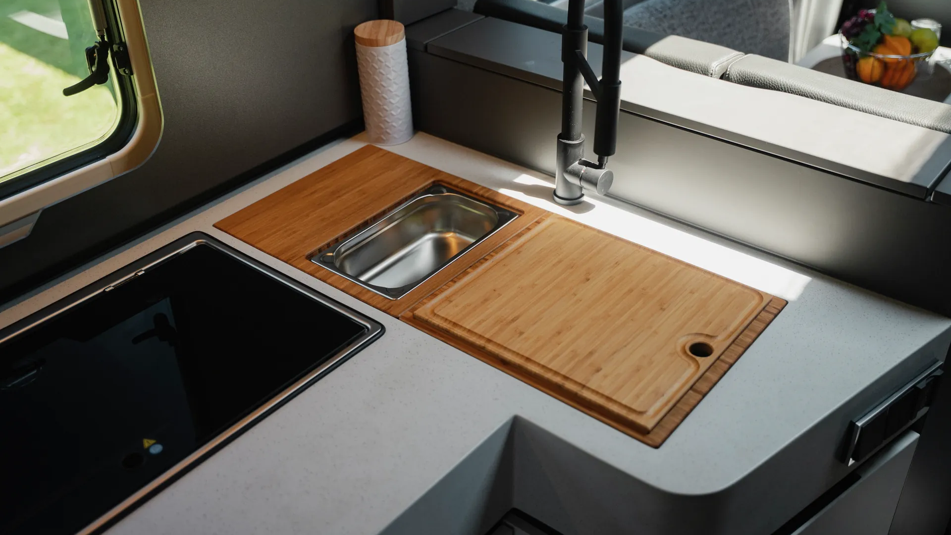 Tailor‑made accessories from Hymer Original Parts expand the optional kitchen solution with chopping boards, draining racks and collection trays – exactly to suit your needs.
