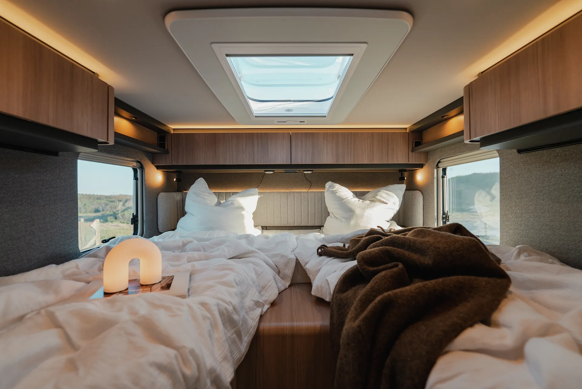 A fully integrated design concept creates an atmosphere of calm, light and homely comfort.