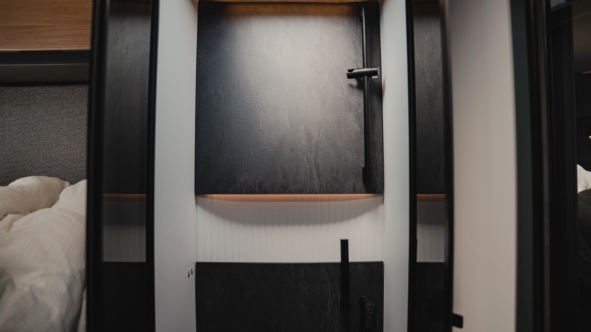 Space marvel: The separate shower offers comfort and style - this is what freedom feels like.