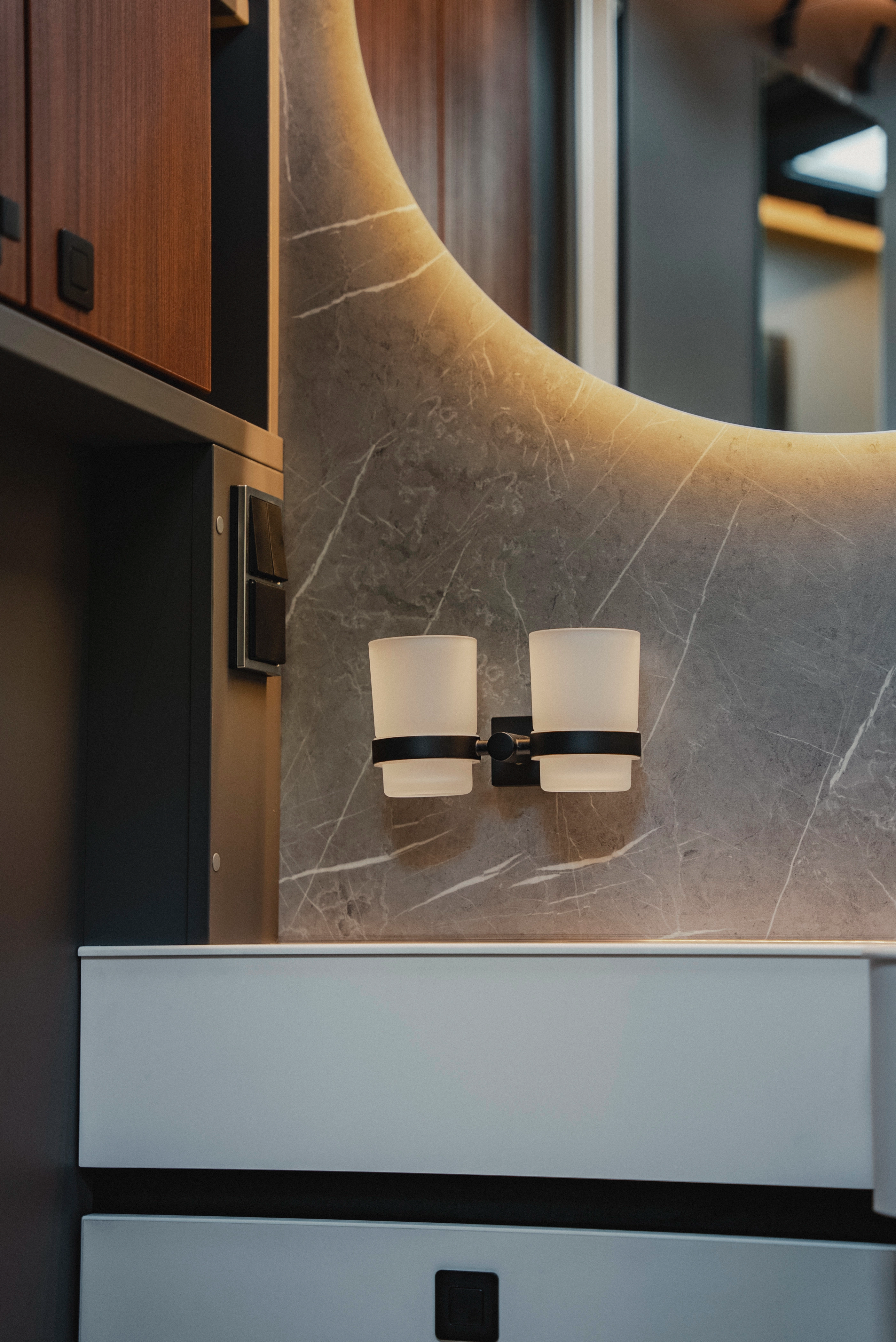 Design meets function: High-quality materials, stylish lighting and thoughtful details make the bathroom a place of well-being on the road.
