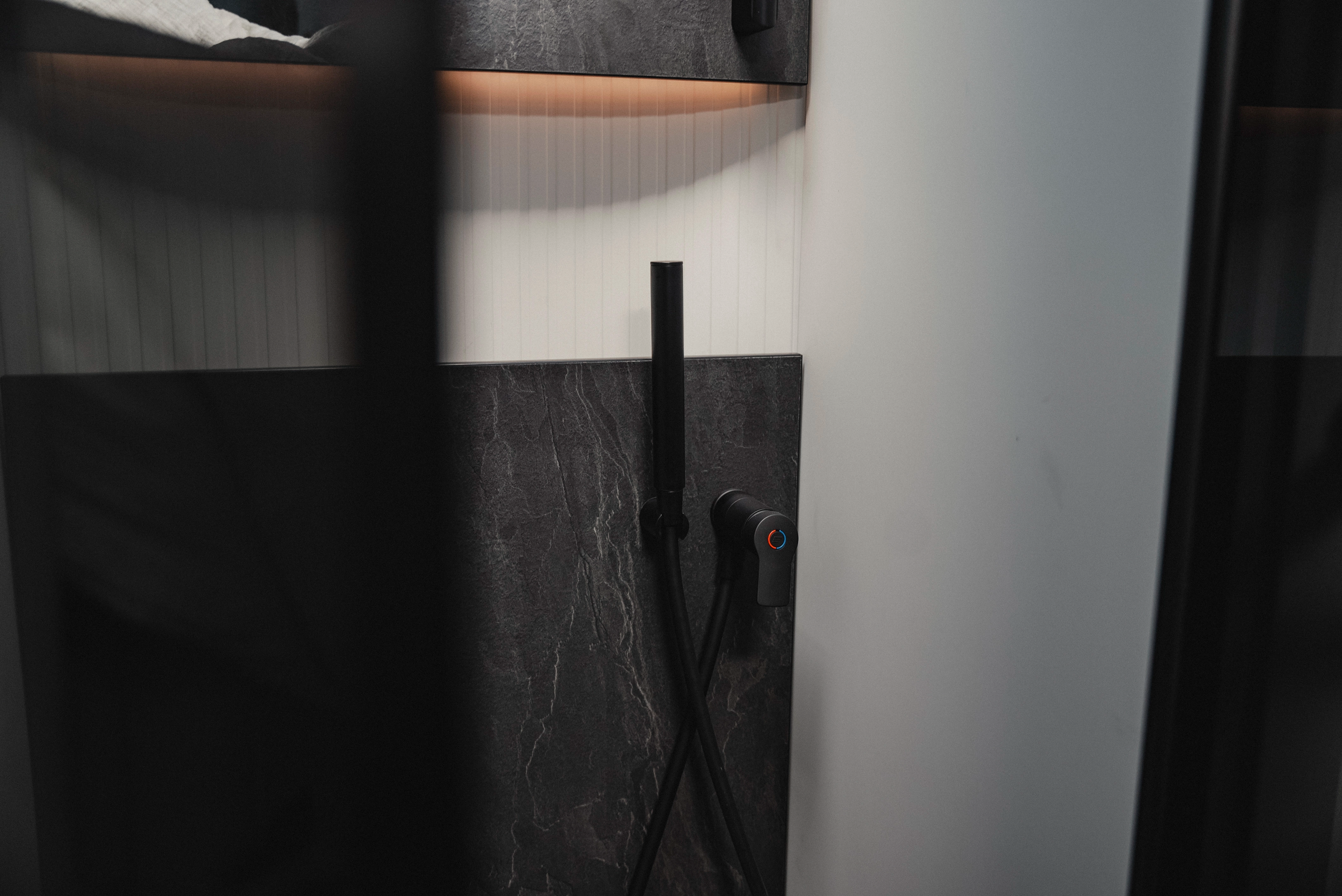 The separate shower with the latest material composition offers high comfort and ensures a pleasant sense of space.
