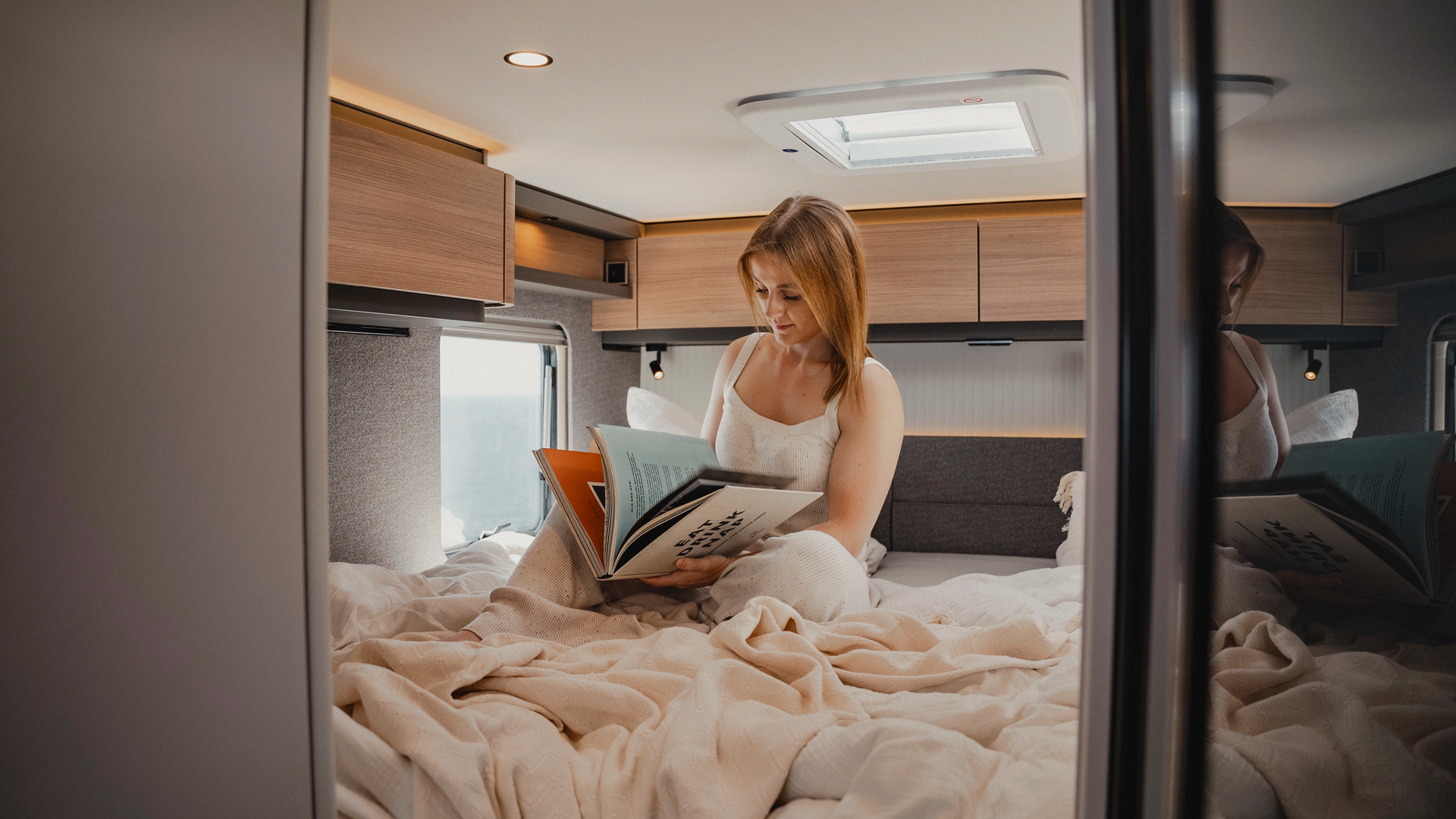 Natural light fills the stylish bedroom from almost all sides with a warm and inviting atmosphere. The elegant Matara Teak furniture decor perfectly complements the bright ambience and creates a luxurious retreat for relaxation and enjoyment.