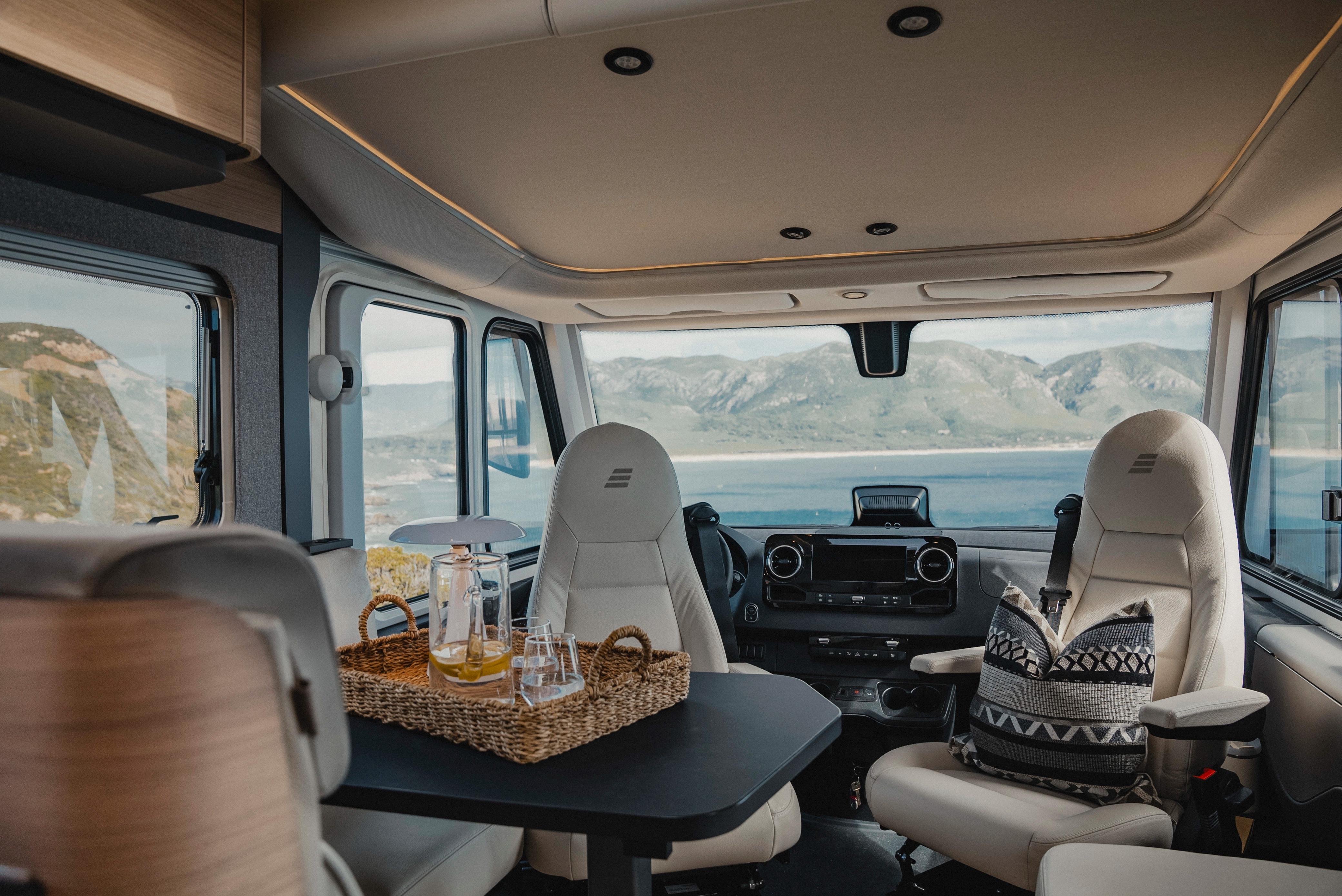 Enjoy the spectacular view while travelling in luxurious comfort. The exquisite Matara Teak furniture decor and Isola leather upholstery create an elegant interior atmosphere that perfectly complements the natural panorama.