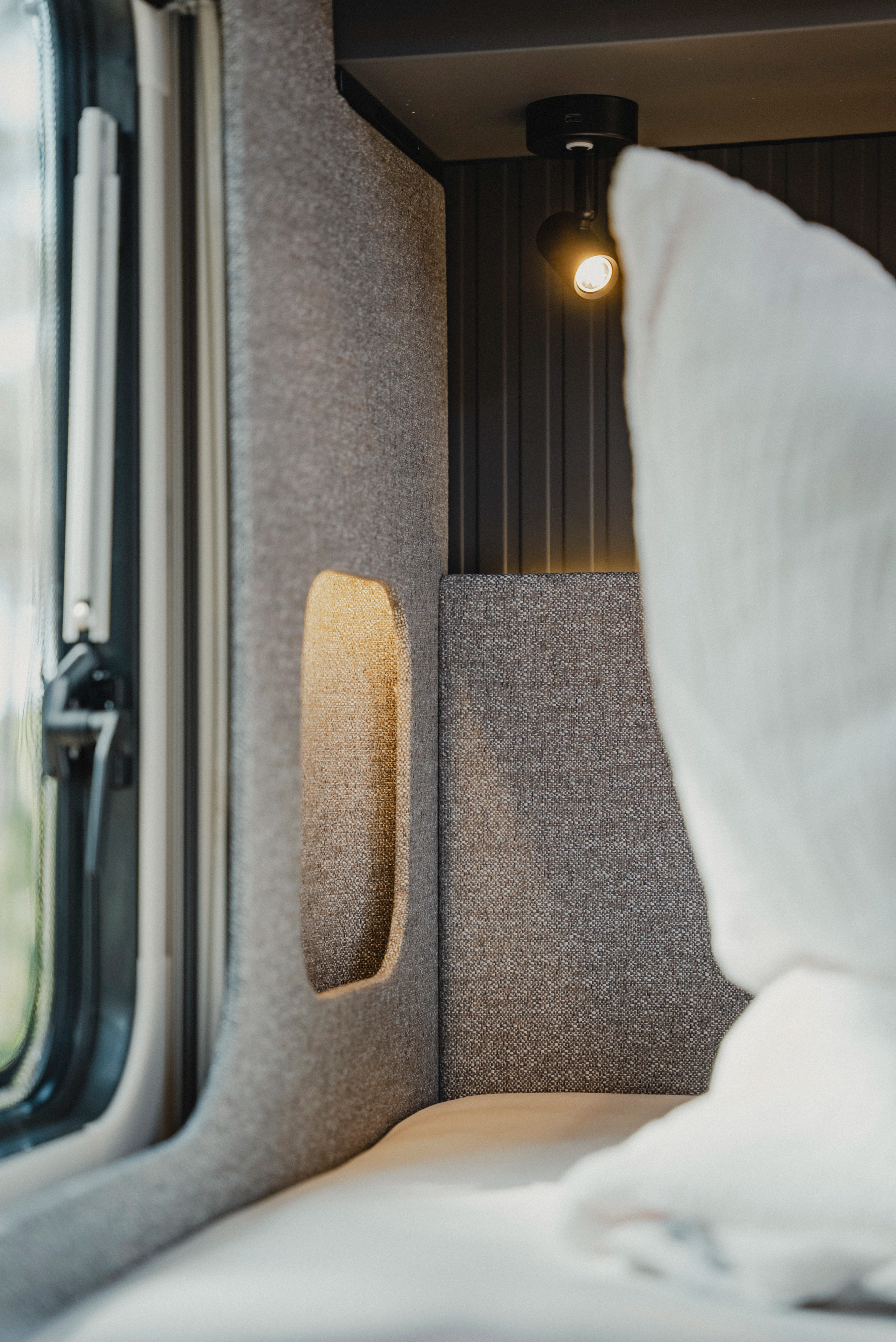 Cosy and practical down to the last detail - with integrated storage compartment at the head of the bed and atmospheric reading light.