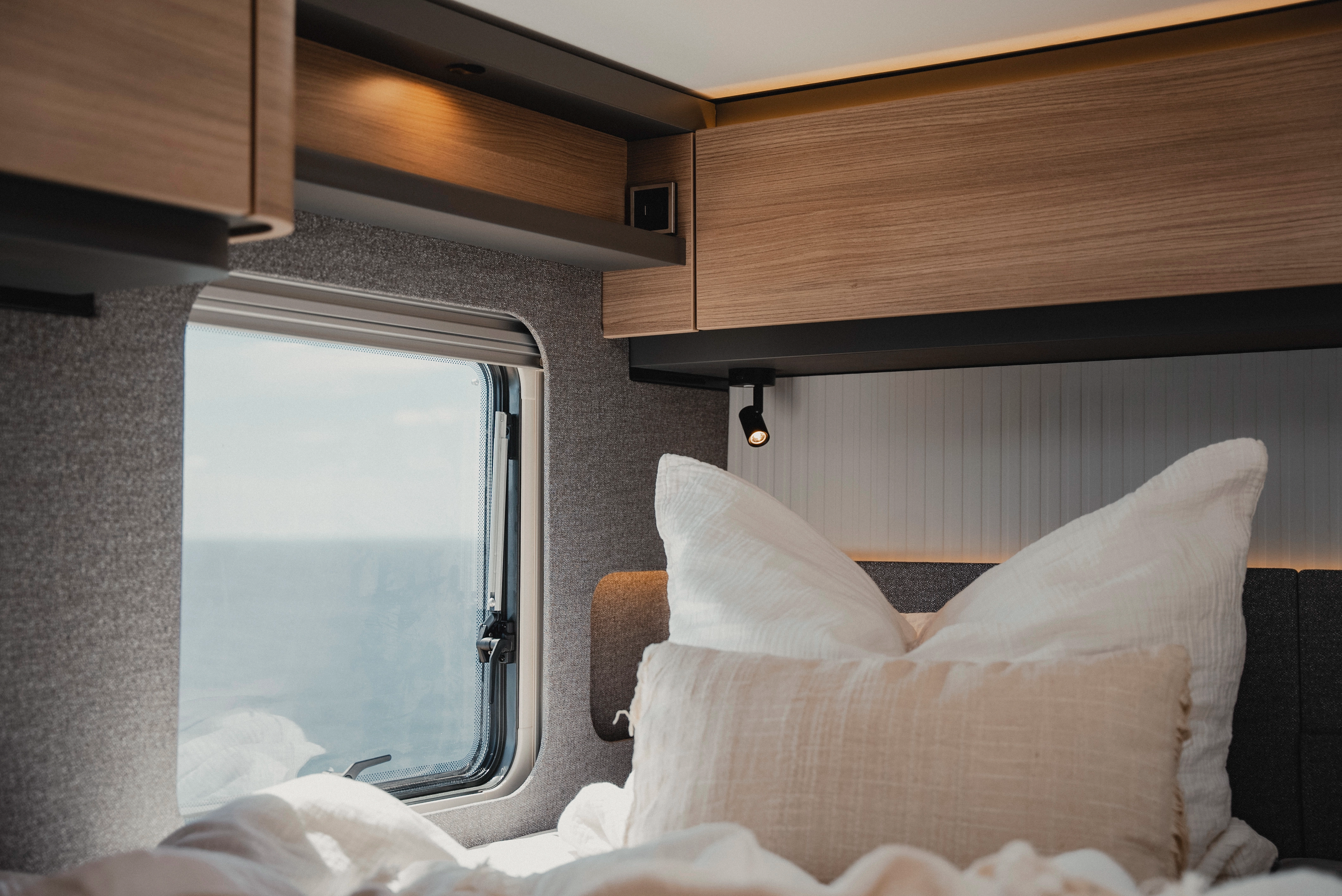 Sleep stylishly with Matara Teak furniture decor: Warm accents and views of the outdoors ensure the highest sleeping comfort on the go.