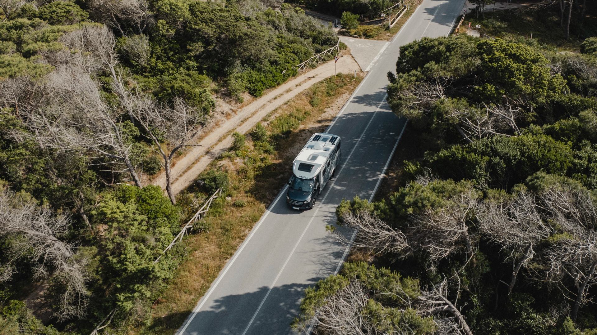 The HYMER B-MC T impresses with its stylish design, striking even from a bird's eye view.