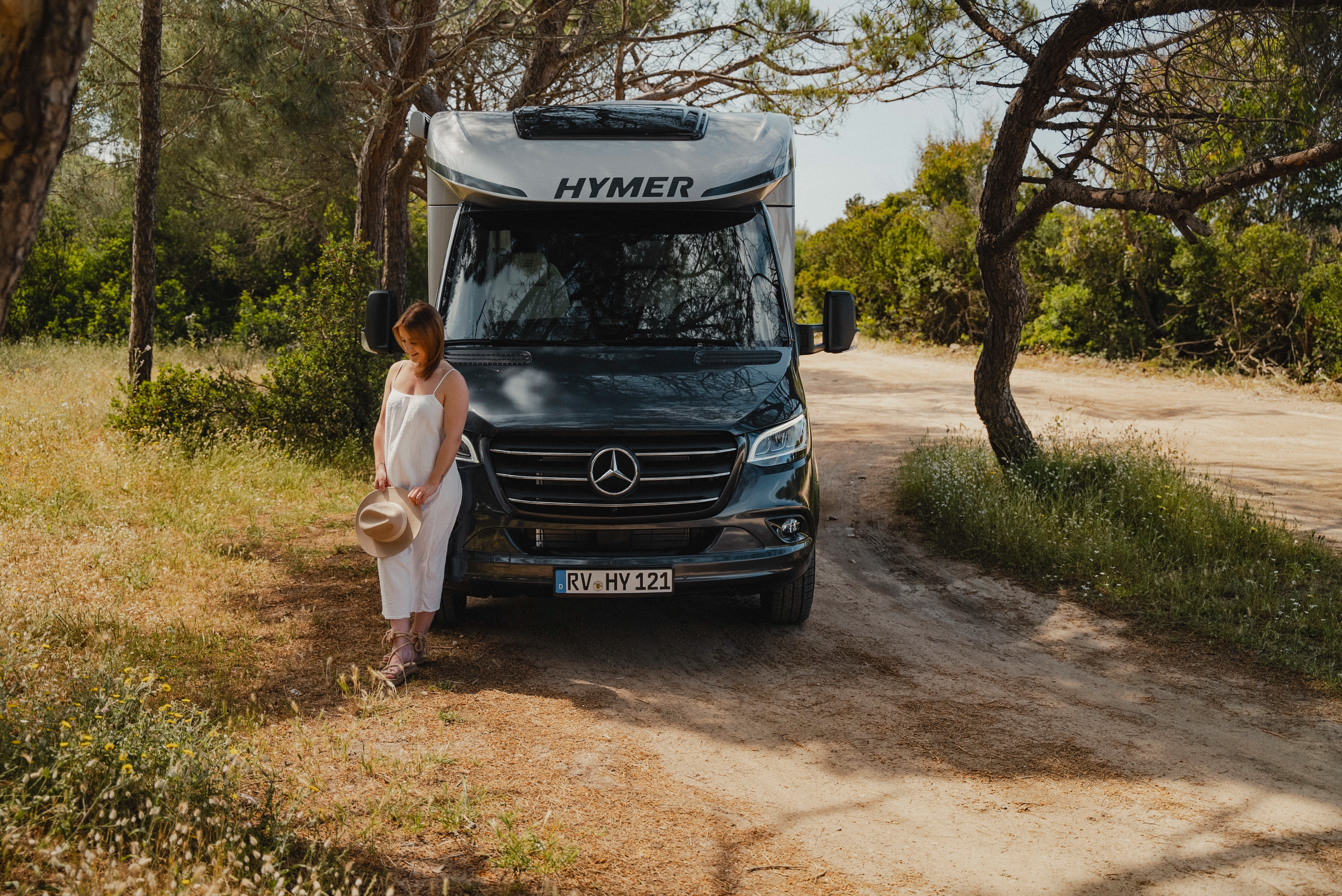Travel in style and discover the world with your perfect companion on the road. Whether exploring coastal roads or traversing mountain landscapes, our vehicle offers you comfort and elegance every kilometre.
