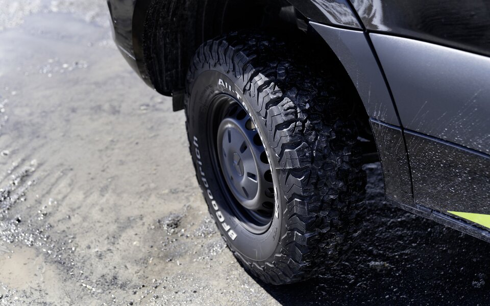 Studded tires from the Mercedes Sprinter HYMER Grand Canyon S CrossOver